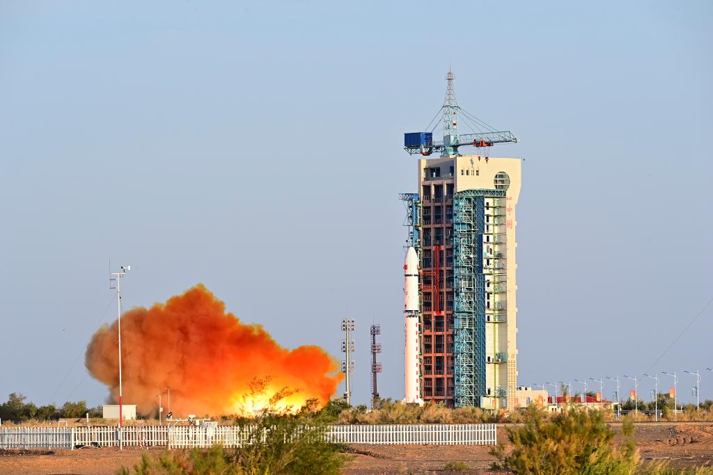 China lanza su primer satélite de prueba reutilizable y retornable