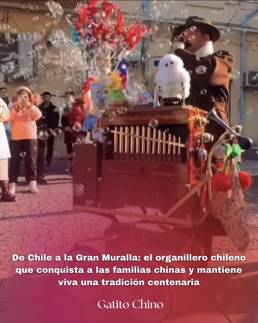 Organillero chileno conquista las calles de China con su música tradicional